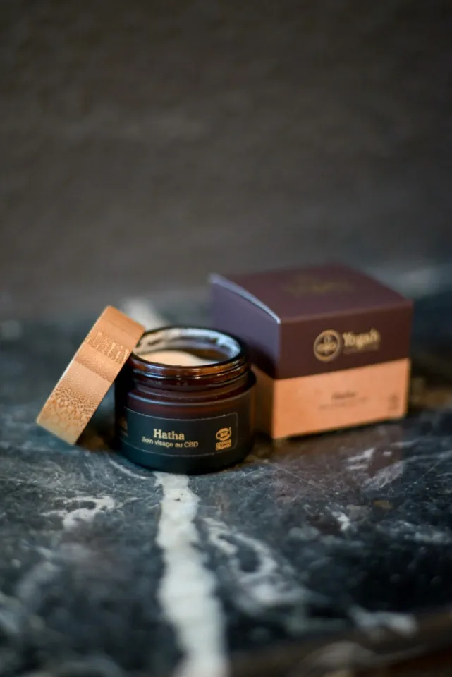 Soin visage au CBD - Yogah, Inconnue