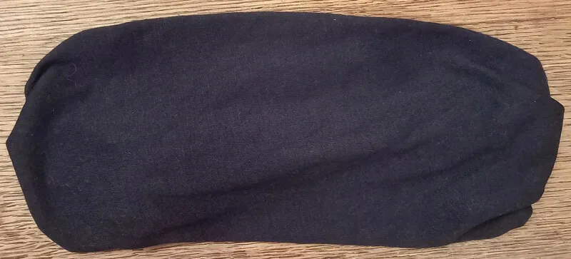 Bandeau à cheveux noir., Noir c'est Noir