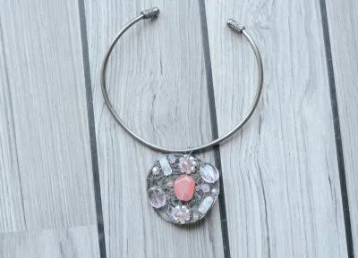 collier, Jacqueline Riu
