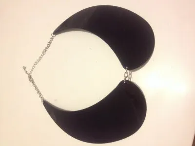 Collier Col Claudine, Inconnue