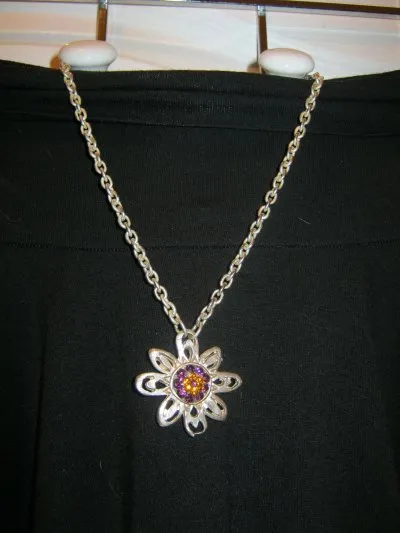collier fleur, Inconnue