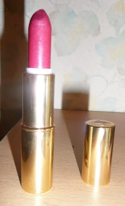Rouge à lèvre Estée Lauder, Estée Lauder