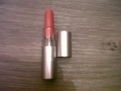rouge à lèvres, Elf
