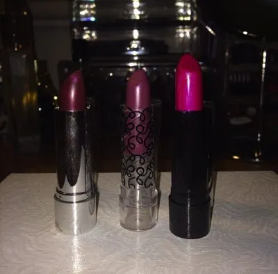 3 rouge a lèvre, Inconnue