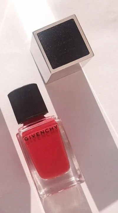 Vernis, Givenchy