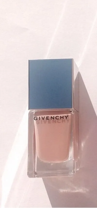 Vernis, Givenchy