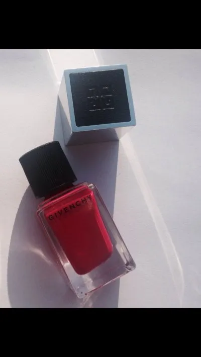 Vernis, Givenchy
