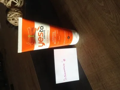Exfoliant body wash, Yes To