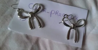 boucle d oreille, Inconnue