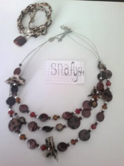 collier + bracelets, Cache cache