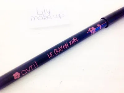 Le crayon khôl, Avril