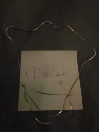 Collier trois étages, Inconnue