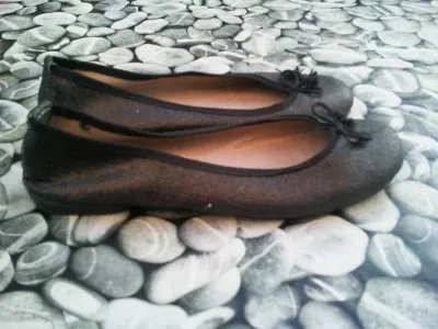 Ballerines noires a paillettes, Inconnue
