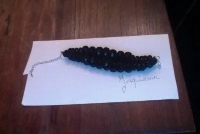Bracelet noir, Inconnue