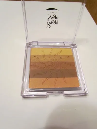Poudre de soleil, Peggy Sage