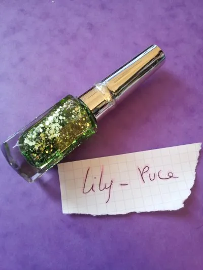 Vernis grosses paillettes vertes, I.S.S.Y