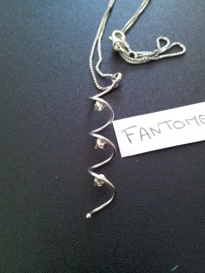 Collier, Inconnue