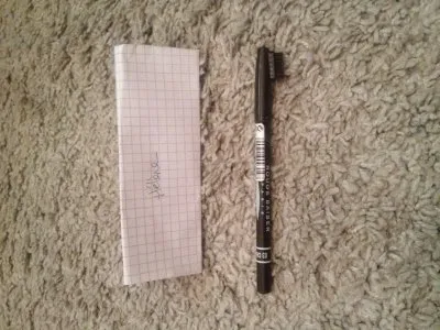 Crayon sourcils, Rouge baiser