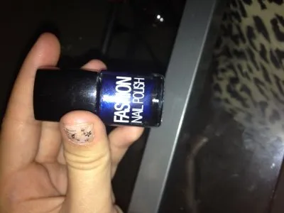 vernis bleu, Mim