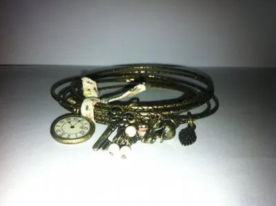 Ensemble de bracelets, Inconnue