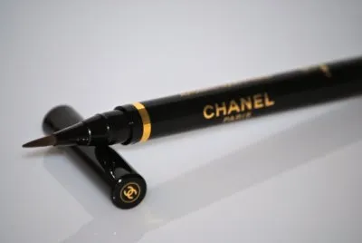 Liner écriture de Chanel, Chanel