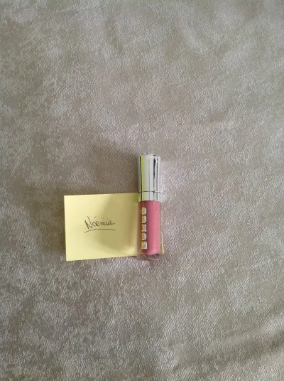 Gloss Buxom, Buxom