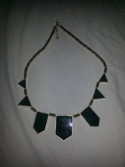 Collier, Inconnue