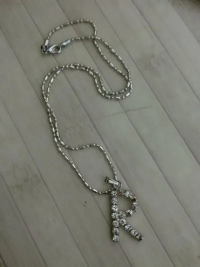 Pendentif Lettre R, Inconnue