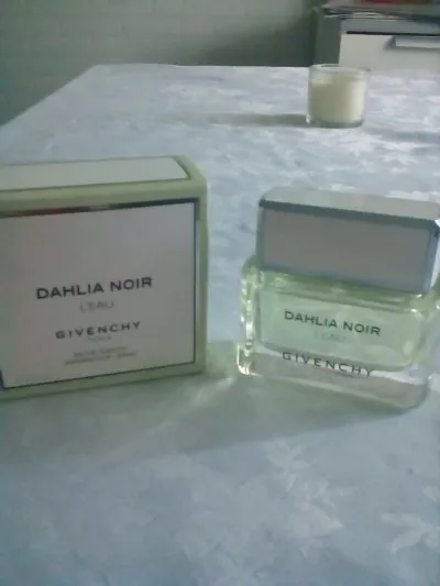 Dahlia noir l'eau, Givenchy
