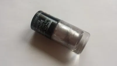 Vernis irisé gris rose pâle, C'est tout moi !