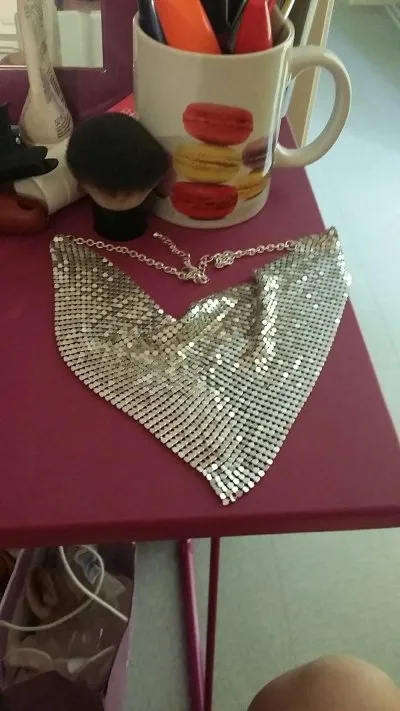 collier argent, Inconnue