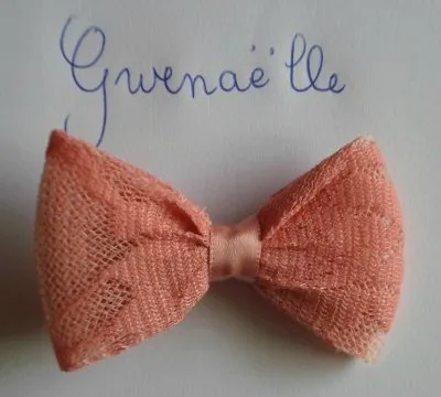 Pince/noeud, Claire's
