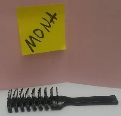 Brosse à cheveux, Inconnue
