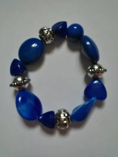 Collier bleu, Yves Rocher