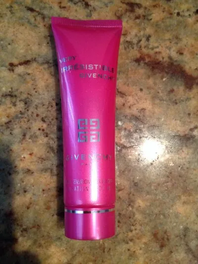 Lait pour le corps, Givenchy