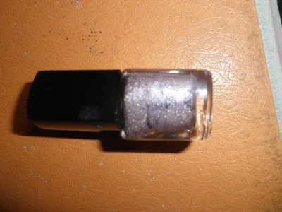 Vernis marron pailleté, Markwins International