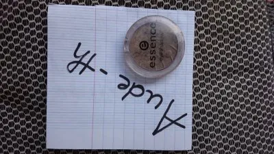 Fard à paupières, Essence