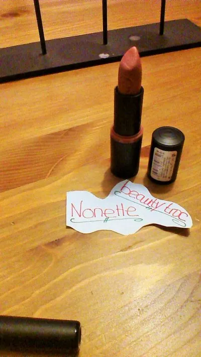 rouge à lèvre essence, Essence