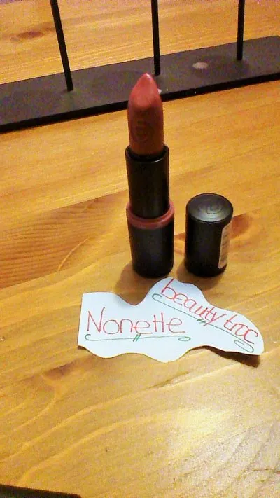 rouge à lèvre, Essence