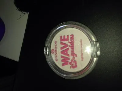 Wave goddess highlighter powder, Essence