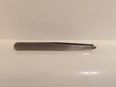 Pince a épiler, Inconnue