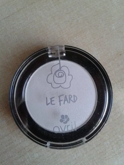 Fard à paupières, Avril