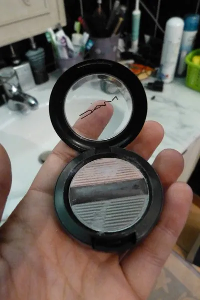 Fard à paupières, MAC Cosmetics