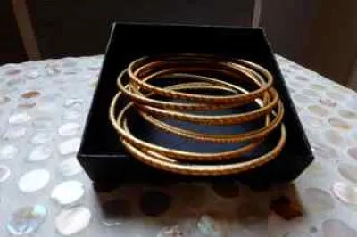 Bracelets métalliques, Inconnue