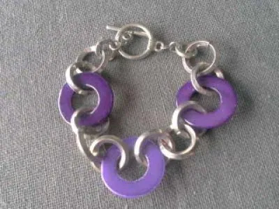 Bracelet fantasie violet, Inconnue