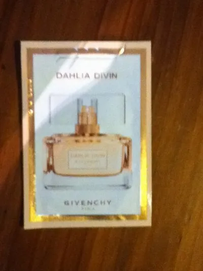 Échantillon, Givenchy