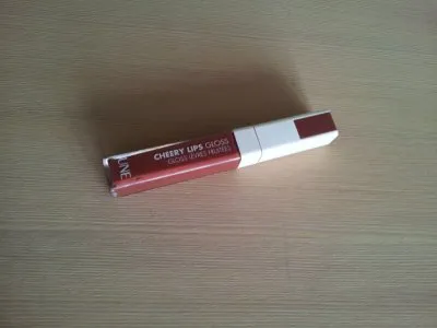 gloss, UNE Beauty