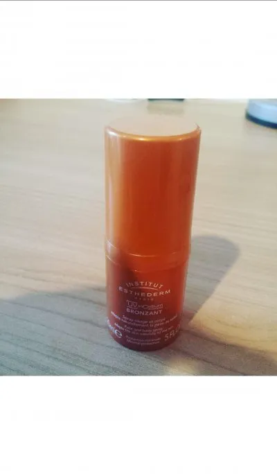 UV in Cellium Bronzant, Esthederm