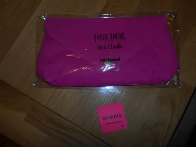 AMOR AMOR POCHETTE, Amor Amor