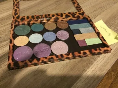 Palette de fards à paupières, Inconnue